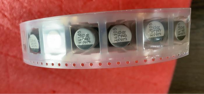High quality SMD aluminum electrolytic capacitors 220 uf / 35 v 10 x10mm 10 * 10 mm hot specials 1