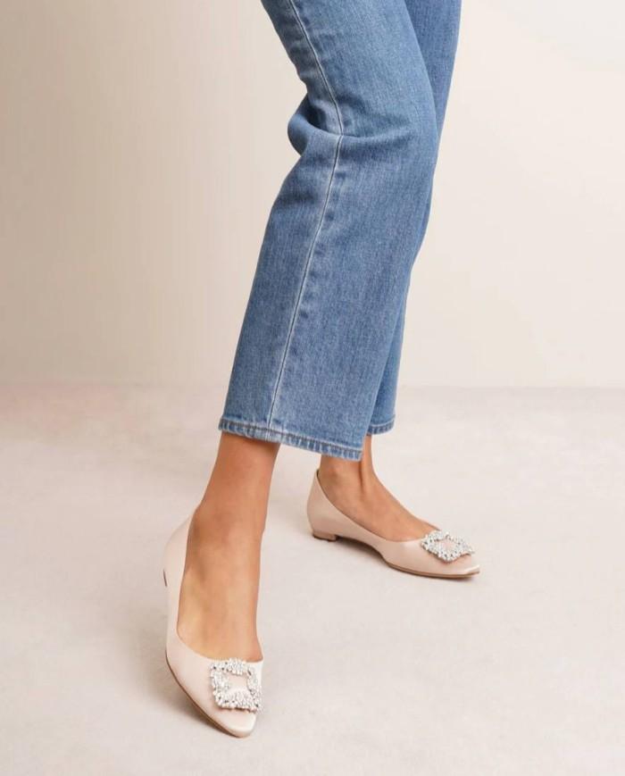 SEPATU HEELS WANITA MANOLO BLAHNIK HANGISI FLAT SATIN IN CHAMPAGNE WITH FMC CRYSTAL BUCKLE ORIGINAL