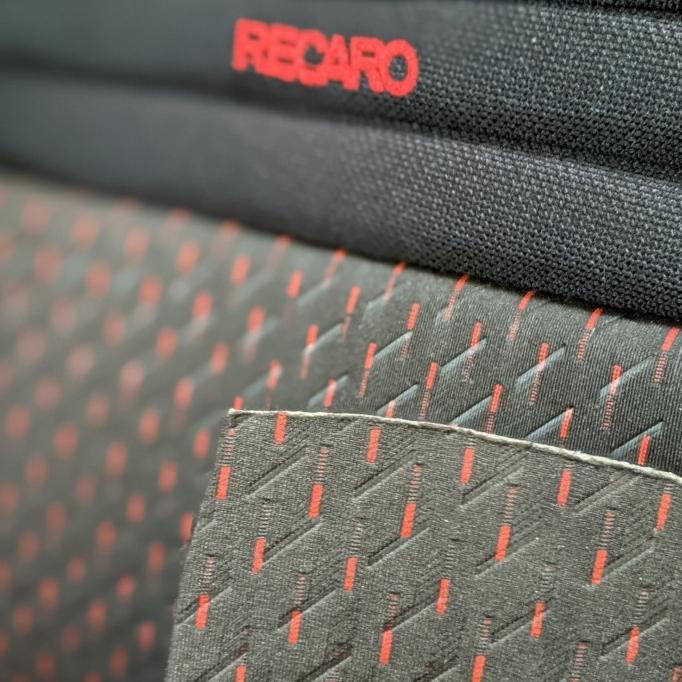 Kain Jok Mobil Rep Recaro Hitam Garis Merah Plus Embosh