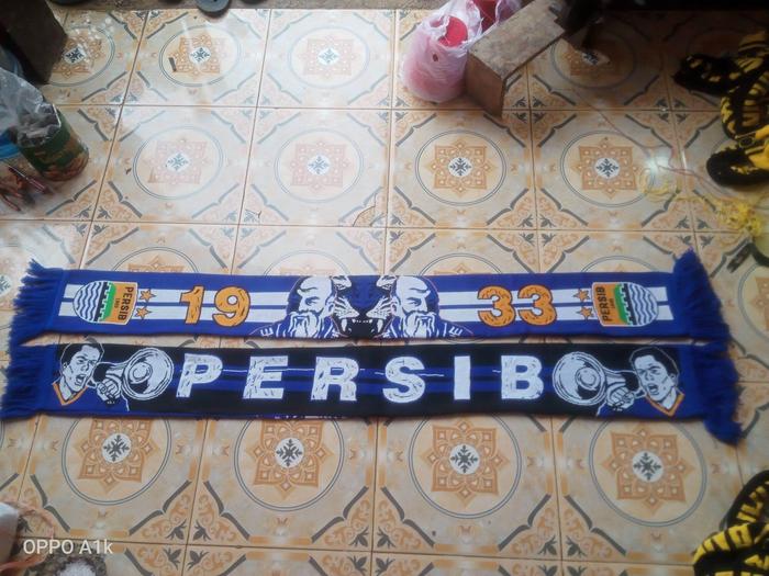 syal scarf persib bandung.