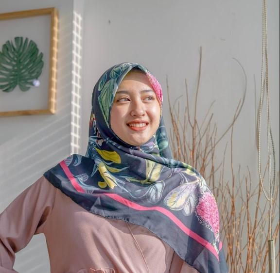 VOAL SCARF PREMIUM MOTIF ANGGREK HUTAN