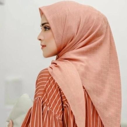 BUTTONSCARVES TAPIS EMBOSSED