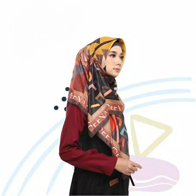 HIJAB SEGI EMPAT DEENAY KW MOTIF SAYYLA KUNING