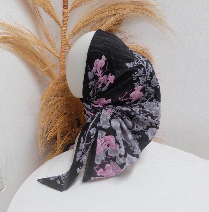 Hijab Segi Empat Deenay KW Motif Ketrin Hitam