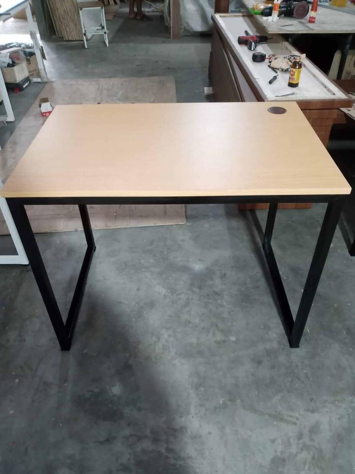 meja kerja Komputer 100*60*70 grommet lubang kabel