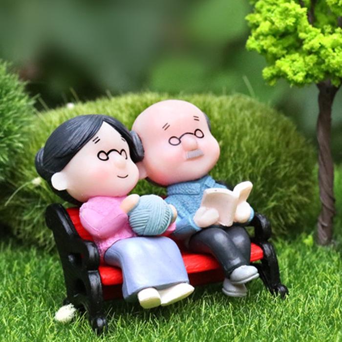 3Pcs/Set Miniatur Pasangan Couple Membaca Kakek Nenek & Young Couple Untuk Dekorasi Taman Bonsai / R