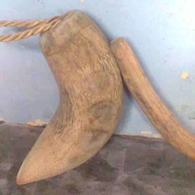 KENTONGAN DARI AKAR BAMBU
