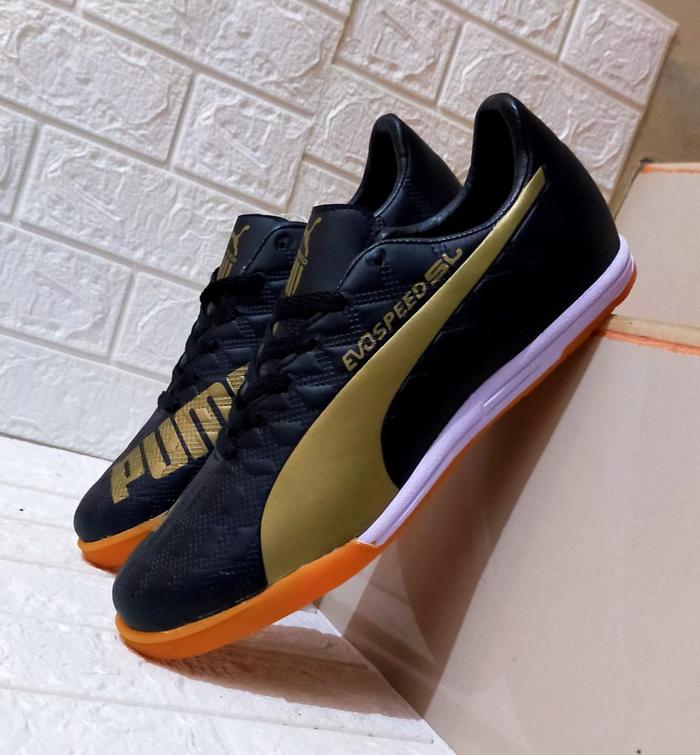 SEPATU FUTSAL PUMA REALPICT