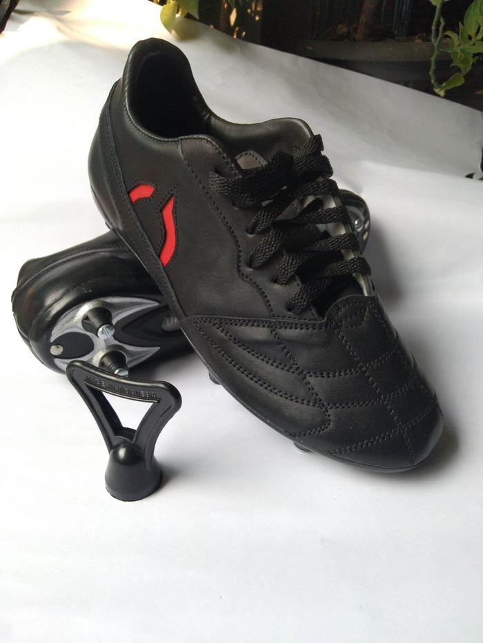 sepatu sepak bola terbaru pul 6 baut besi kulit sapi