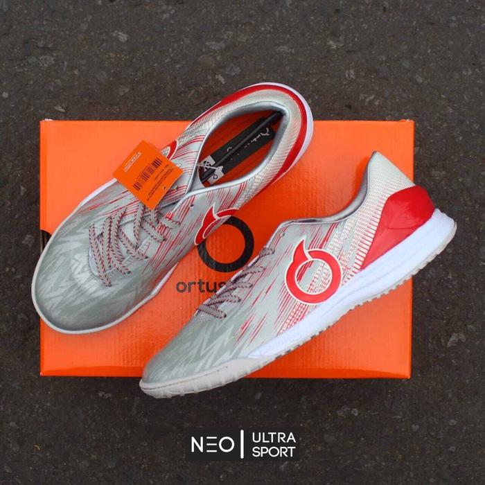 SEPATU,PUTSAL ORTUS terbaru
