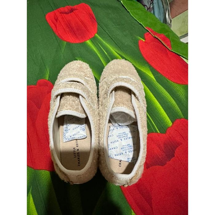 (Langsung Diproses) CHARLES & KEITH CK Sepatu Sneaker Sepatu Anak Sekolah perempuan Size 31 SD 6 7 t