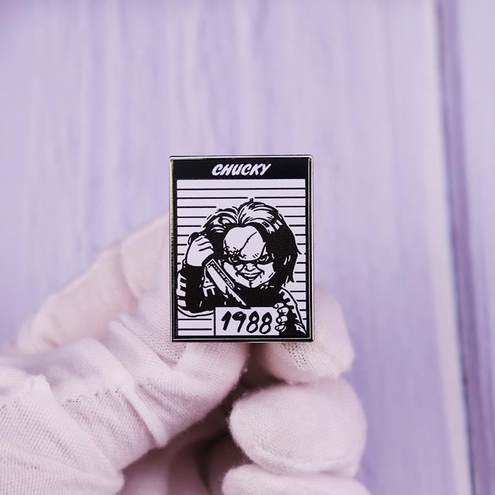 Creepy Chucky With Knife Pin Brooch The evil doll for Child's Play Collectible Badge Horror Movie Je