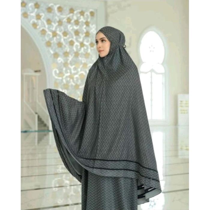 BUTTONSCARVES PRAYER ROBE