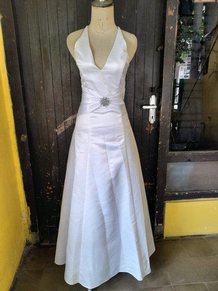 Gaun Pengantin Wanita Wedding Dress Warna Putih Simple Nan Elegan Bahan Halus