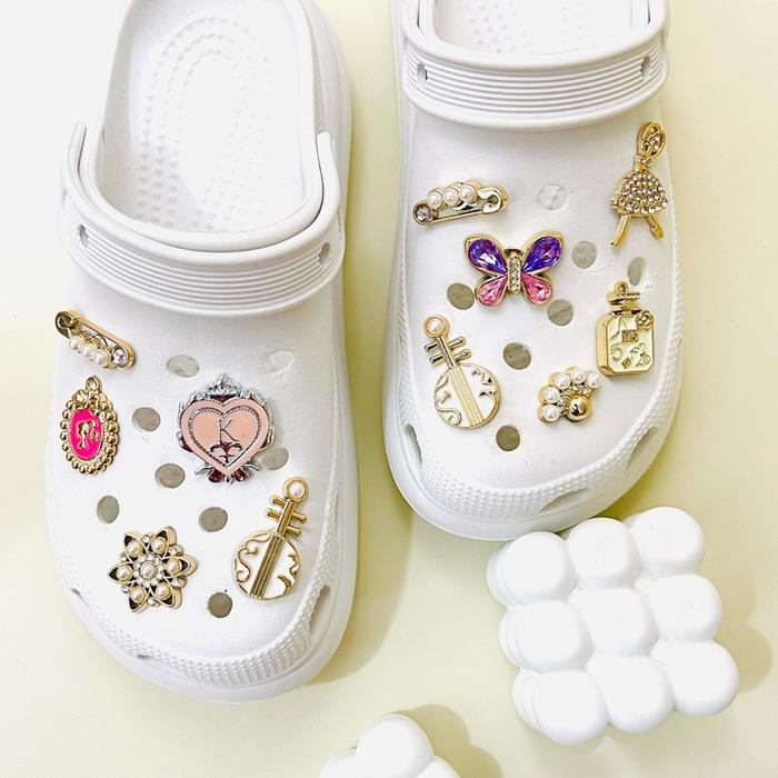 Jibbitz Crocs Wanita Charms Jibbitz Pin sendal Crocs Perempuan A39