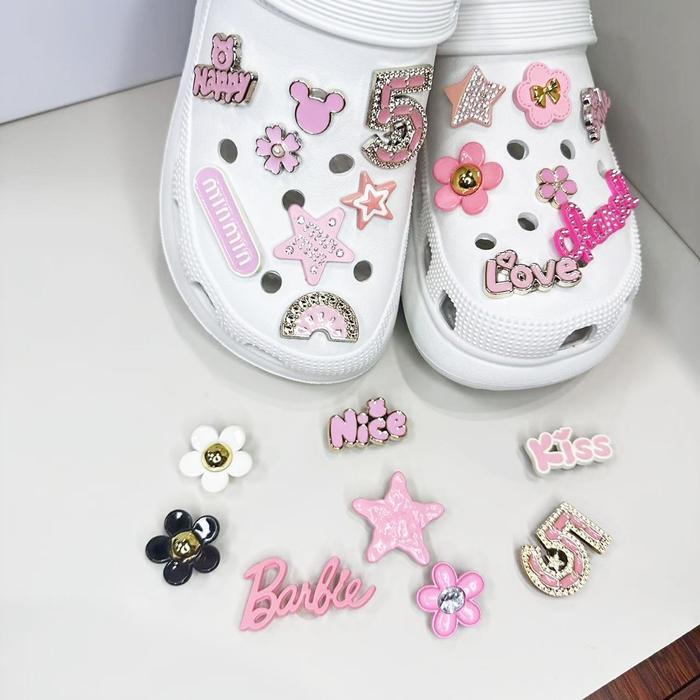Jibbitz Crocs Wanita Crocs Perempuan Jibbitz Charms Pin sendal crocs A28
