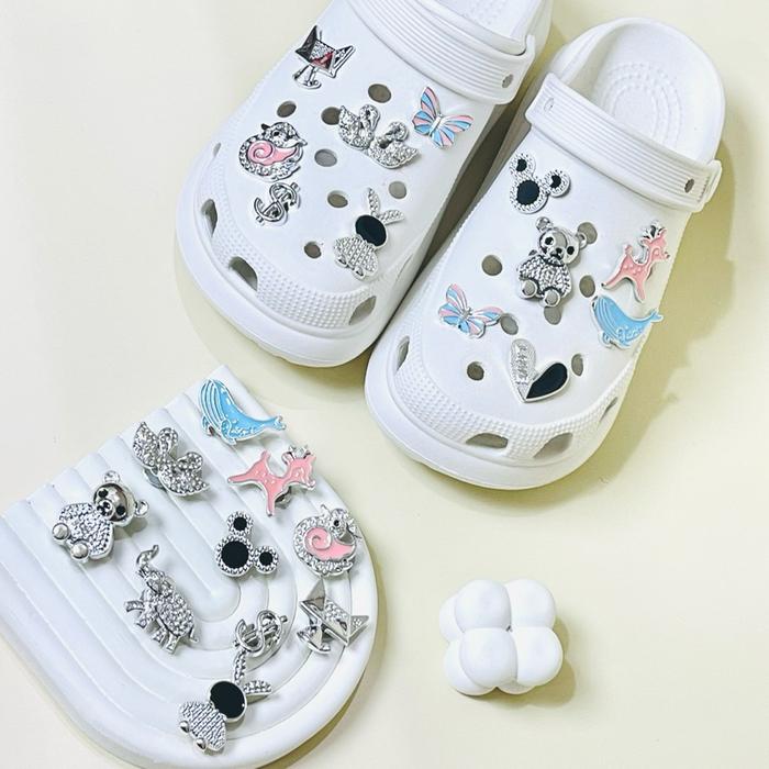 Jibbitz Crocs Wanita Crocs Perempuan Jibbitz Charms Pin sendal crocs A32