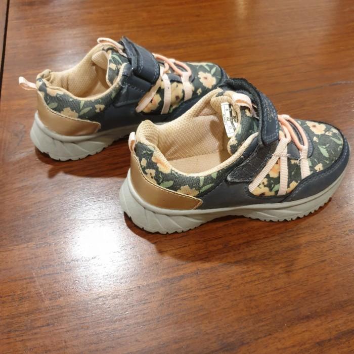 sepatu anak perempuan oshkosh original size 6