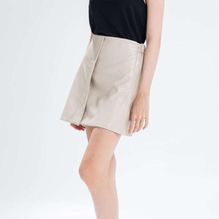 MAHALINI X THIS IS APRIL Rok Celana Pendek Leather Wanita Kekinian Stage 27 Skirt