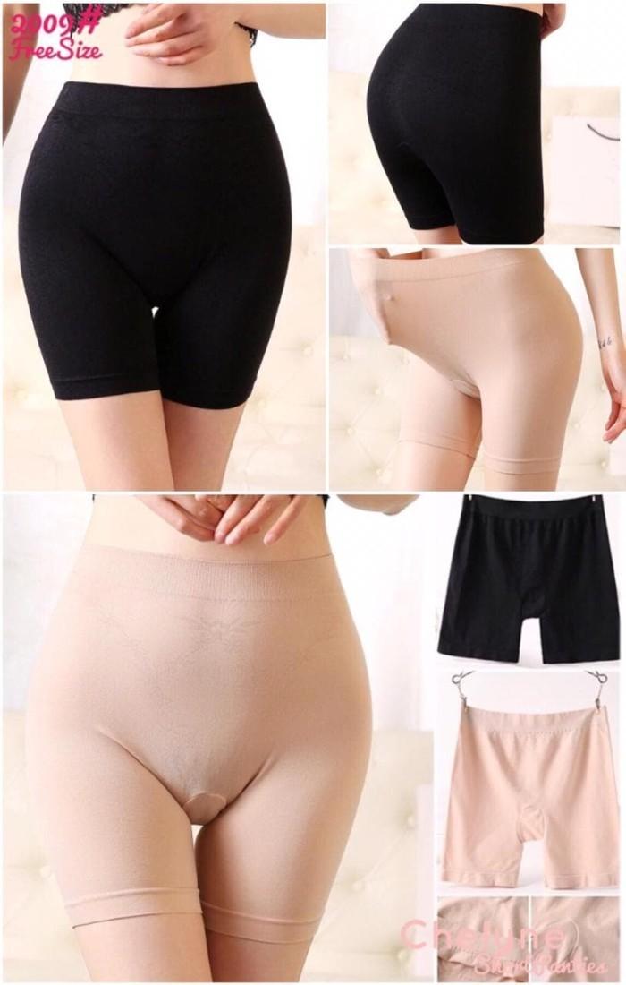 [GD] Hotpants Rajut Wanita YANU 958 CHELYNE 2009