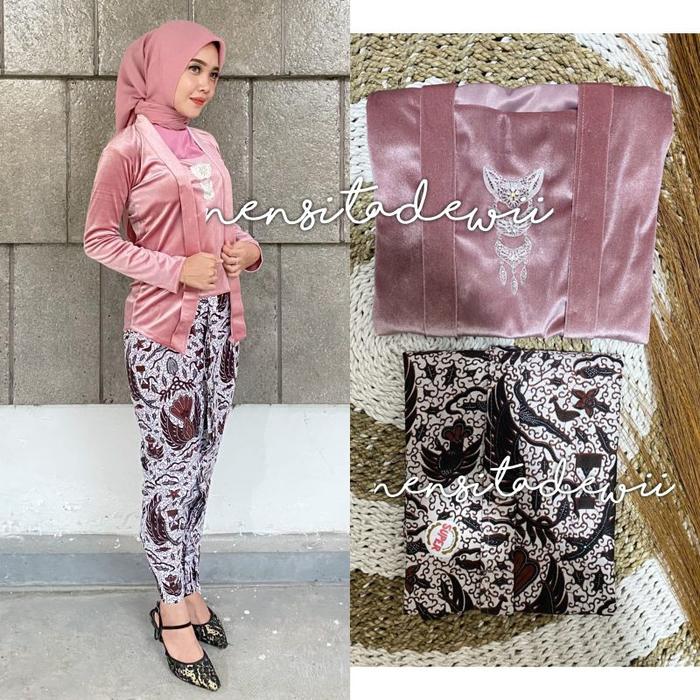 Lily - [1 Set, Rosegold] Kebaya Kutubaru + Jarik Wiru Instan / Motif Uwer Garuda