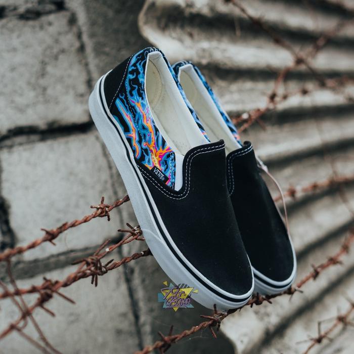 [ SALE ] VANS SLIP ON ELECTRIC FLAME ORIGINAL 100% BERKUALITAS