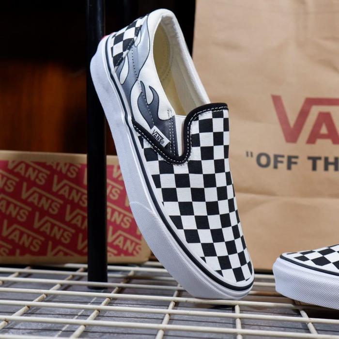 VANS SLIP-ON FLAME CHECKERBOARD BLACK/WHITE ORIGINAL100% BERKUALITAS