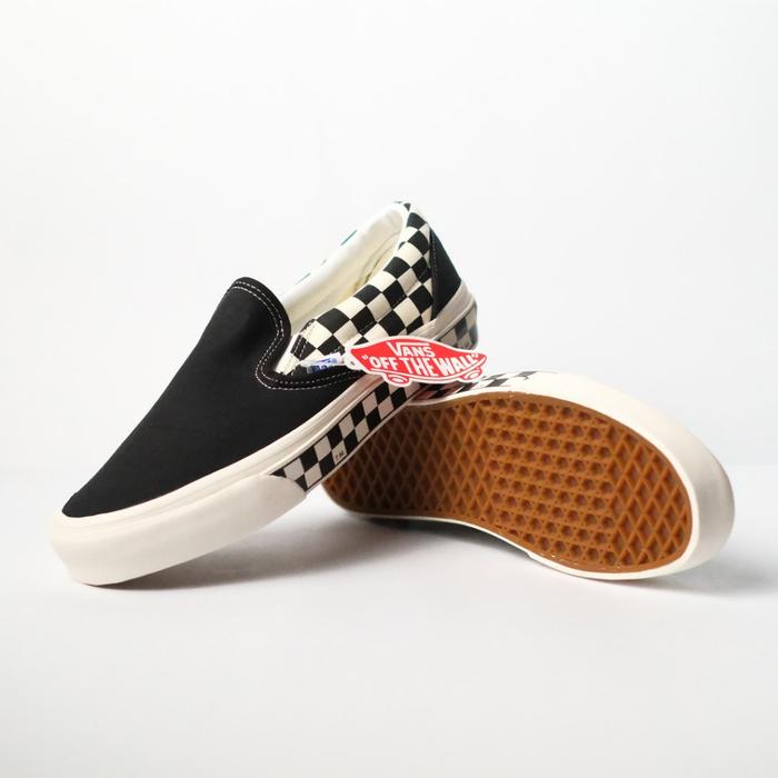 VANS SLIP-ON SIDEWALL CHECKERBOARD BLACK/WHITE CLASSIC 100% ORIGINAL BNIB BERKUALITAS