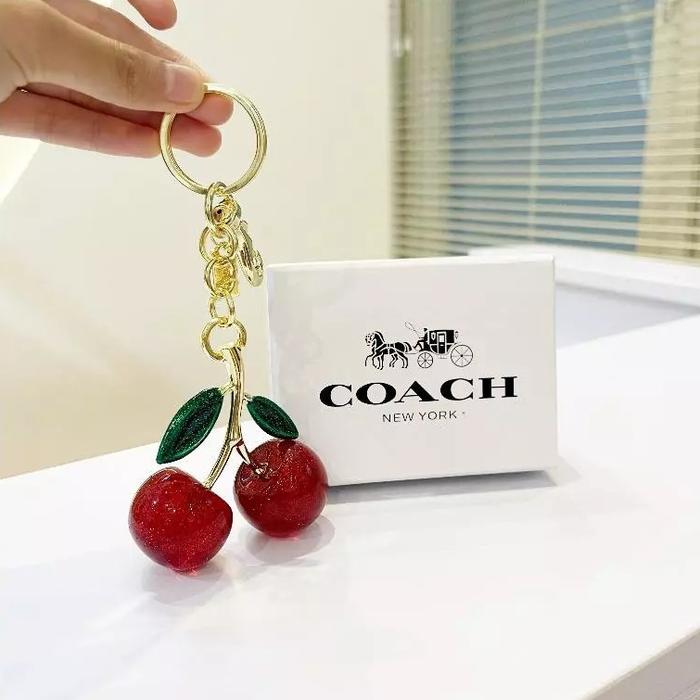 Coach Gantungan Kunci Bertekstur Kristal Ceri Berkualitas Tinggi Liontin Tas Fashion Promo!