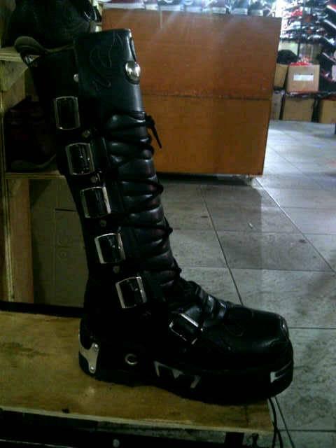 sepatu newrock