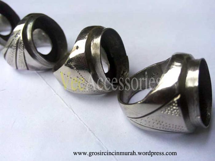Grosir ring / emban cincin Monel Baja Putih Model Tanam