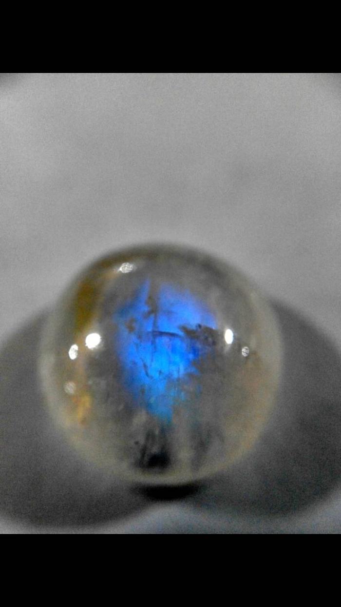 BIDURI BULAN / MOONSTONE