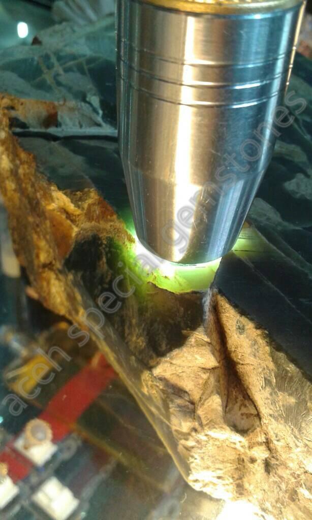 bongkahan batu giok idocrase BIO SOLAR SUPER GLOSSY 1,8kg