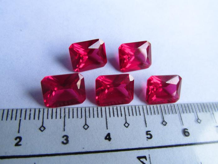 Batu Merah siam (kating kotak)