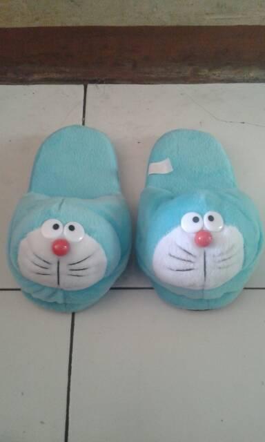 sandal boneka doraemon