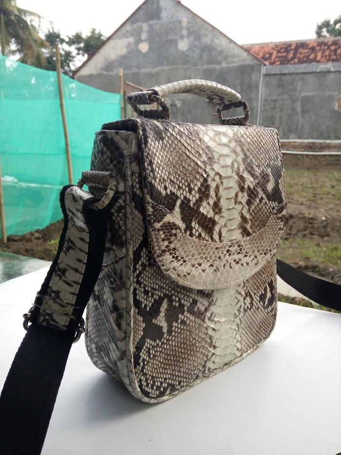 Tas Slempang Pria Kulit Ular Python / Sanca Asli 100% Kualitas Ekspor