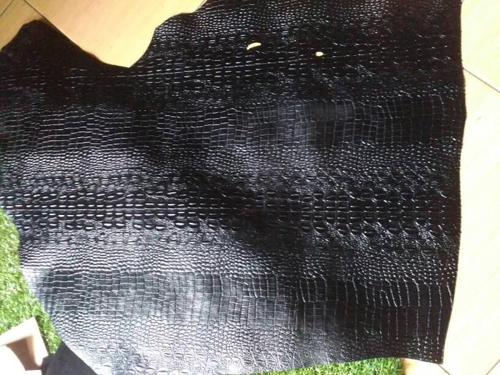 Kulit Sapi Lembaran motif buaya warna hitam