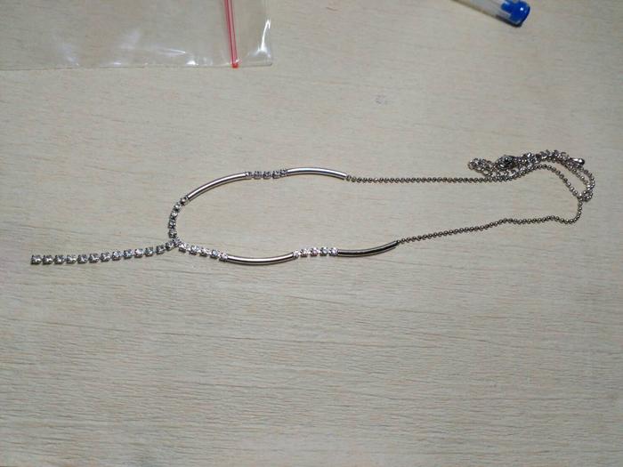Kalung Putih Untai