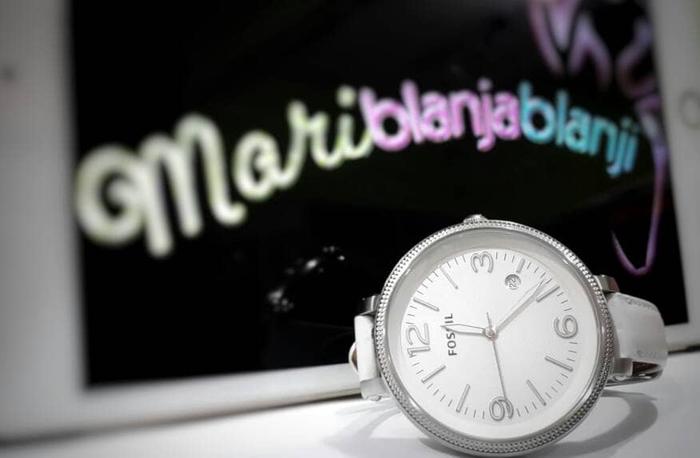 Fossil jengkol white strap