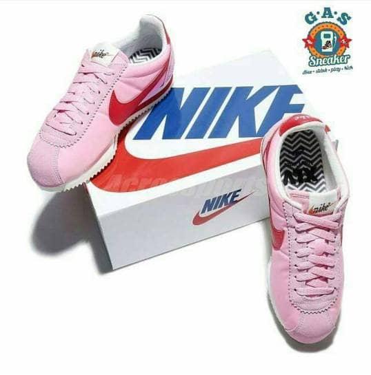 WMNS NIKE CLASSIC CORTEZ NYLON PREM • PREMIUM PINK RED VINTAGE WOMEN