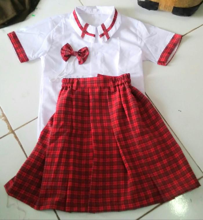 Seragam TK kotak merah