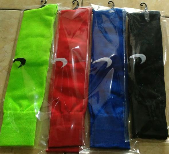 " Kaos kaki bola Nike