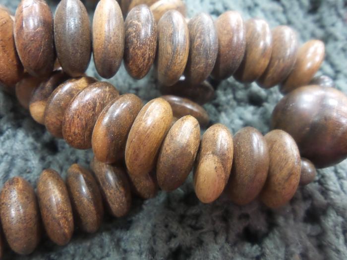 kayu gaharu tasbih motif kancing ukuran besar