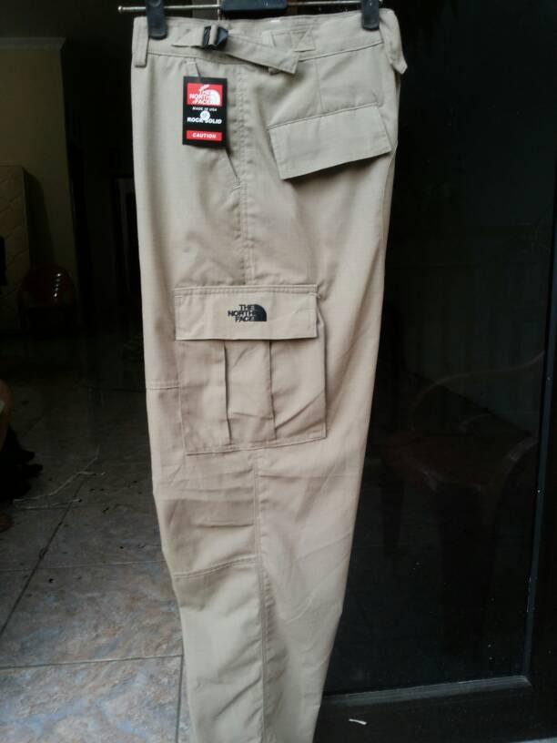 Celana Panjang Cargo TNF (Krem)