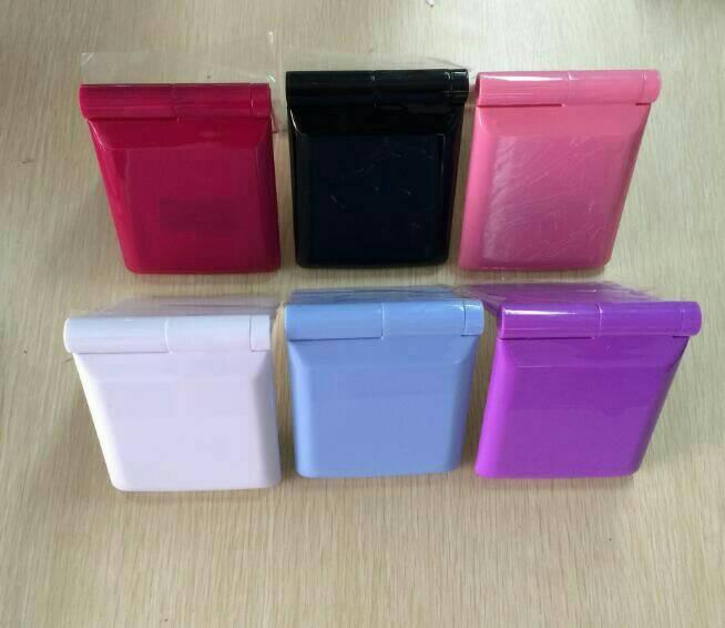 Cermin Led Terdapat 8 butir lampu Kaca