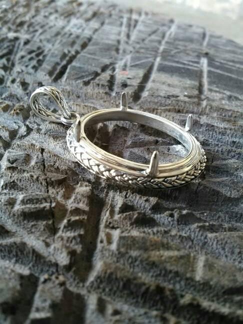 emban liontin perak handmade motif kelabang model cakar