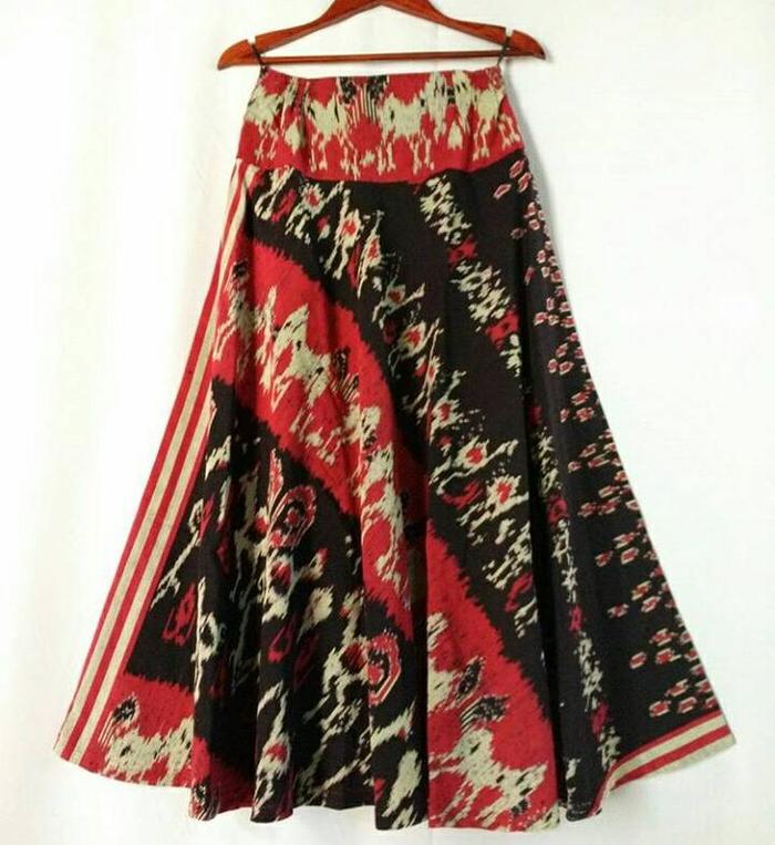 rok tenun payung motif sumba