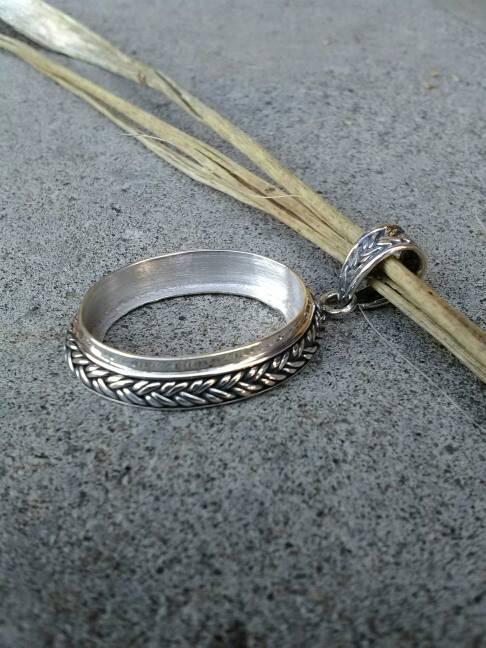 emban liontin perak handmade motif kelabang model tanam