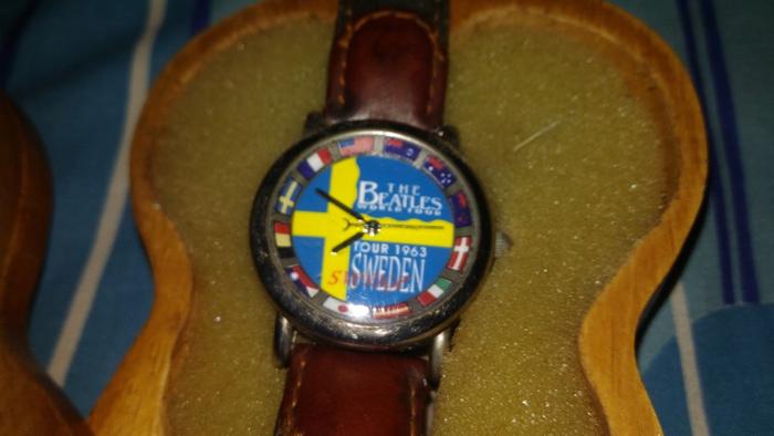 ASLI THE BEATLES APPLE WATCH CORPS LTD 1963 SWEDEN WOODEN GUITAR CASE