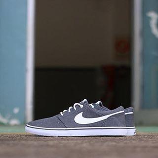 NIKE SB SOLARSOFT PORTMORE "DARK GREY/WHITE"